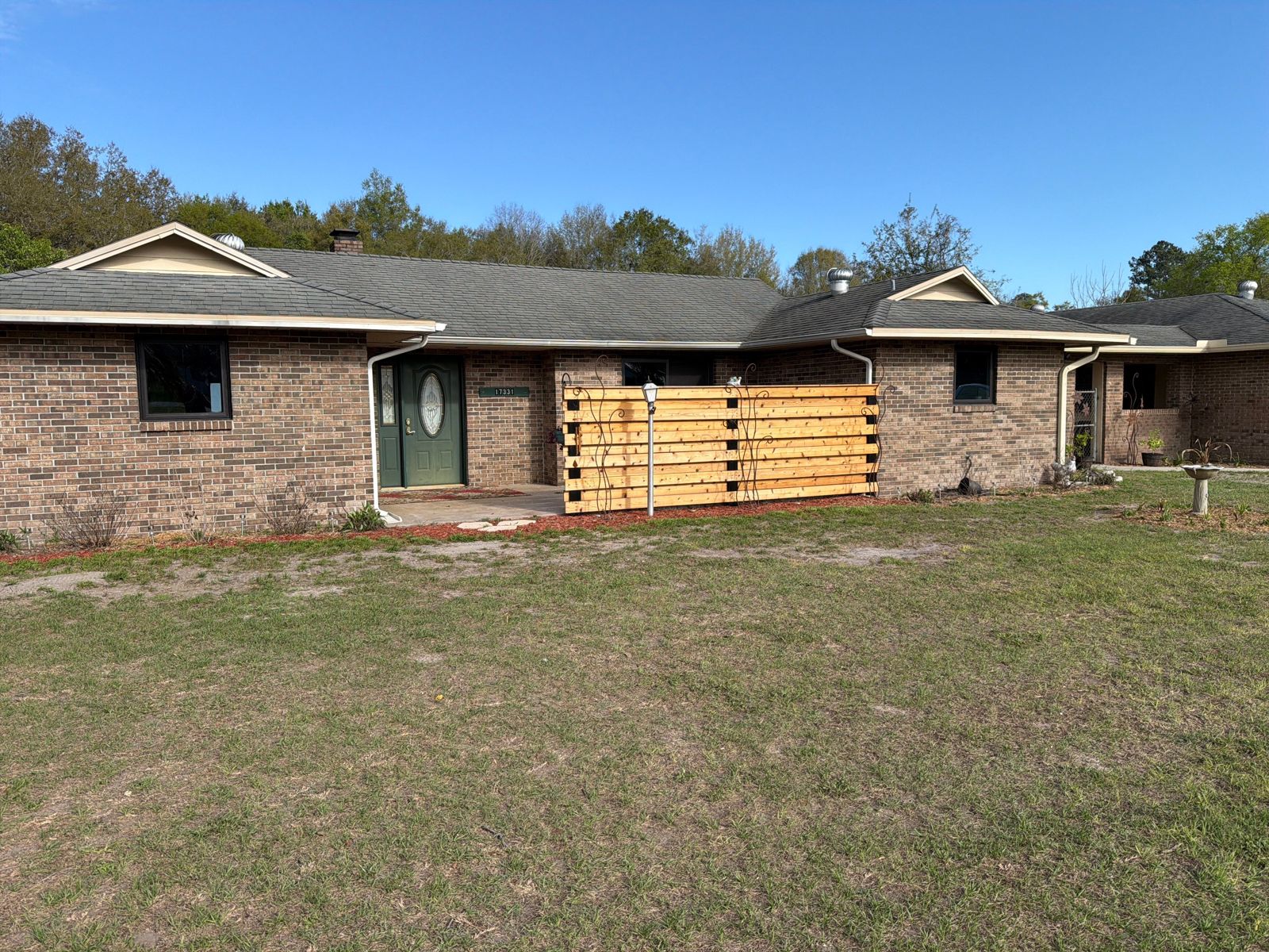 trenton-fl-01 Bronze-frame replacement windows in Trenton, FL