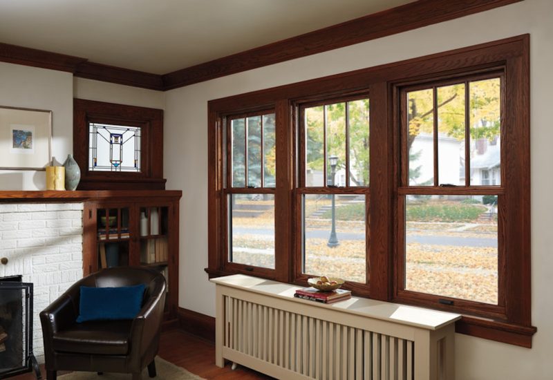 andersen-400series-windows-darkwoodstain-livingroom-interior-2