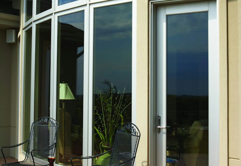 andersen-e-series-windows-white-traditional-stucco-exterior-3