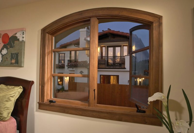 andersen-e-series-windows-woodstain-bedroom-interior-1