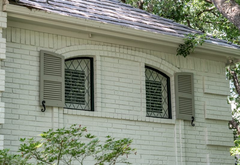 diamond-leaded-glass-eyebrow-windows